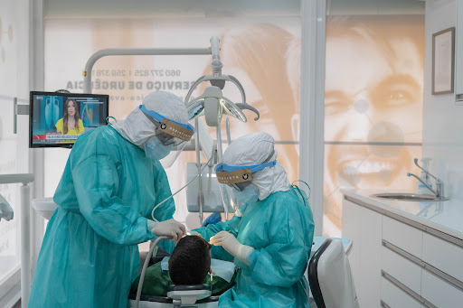 Clínica Médica Avançada logo